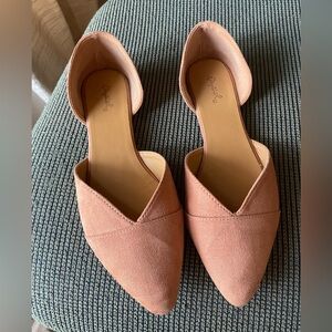Chic Women's Tan Flats